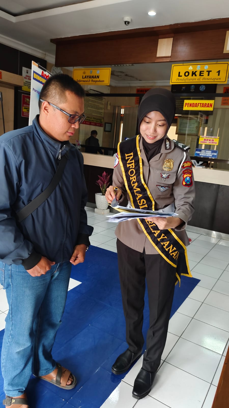 Kantor Samsat Bersama Jember, Pelayanan Humanis,Cepat,Transparan Dalam Program "Polantas Menyapa"